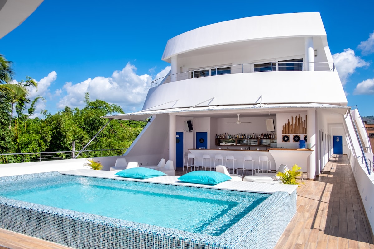 The Apartment on the Stern with Jacuzzi