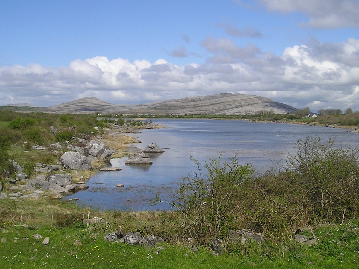 Burren Lakeside乡村，克莱尔县