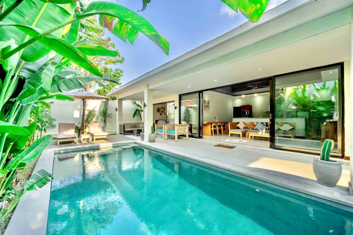 2BR Vila private pool & bathub seminyak area