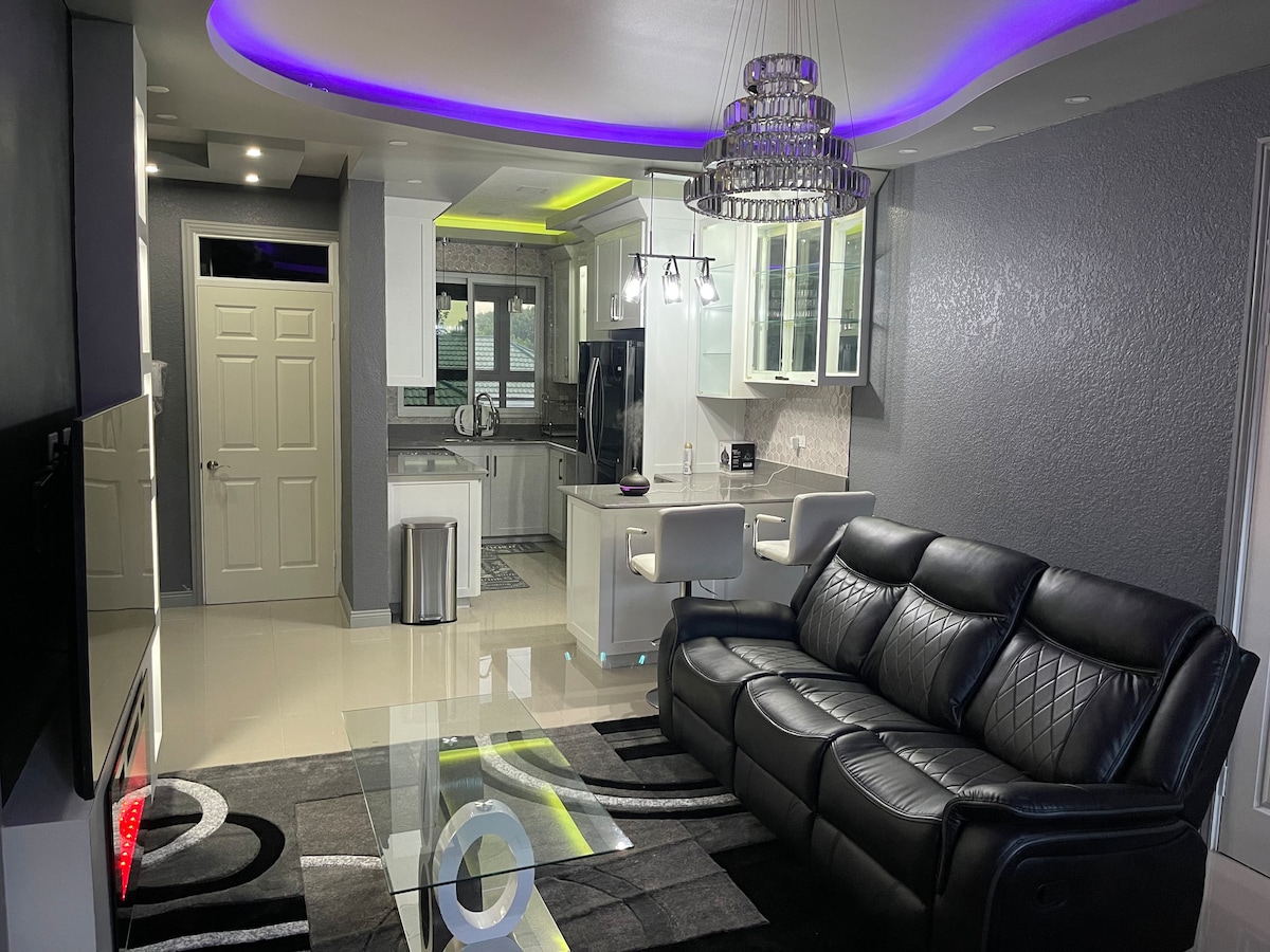 N-Mac luxury 2 Bedroom Rental unit,pool&jaccuzi