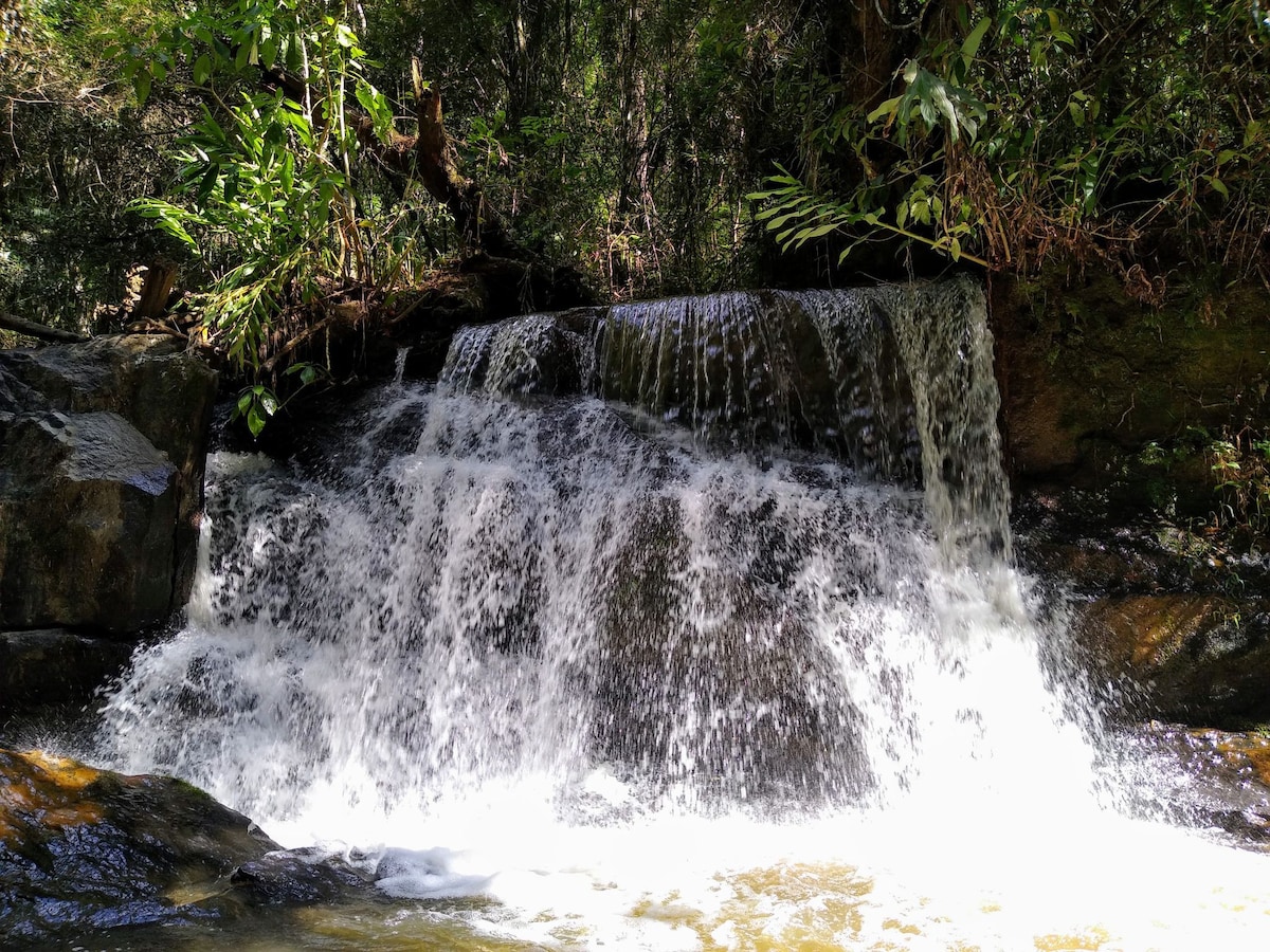 Chácara do Roncador ，美丽的风景和瀑布