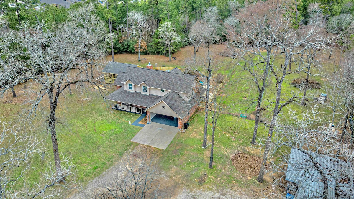 Country Getaway Magnolia Forest Home | 10 Acre Lot