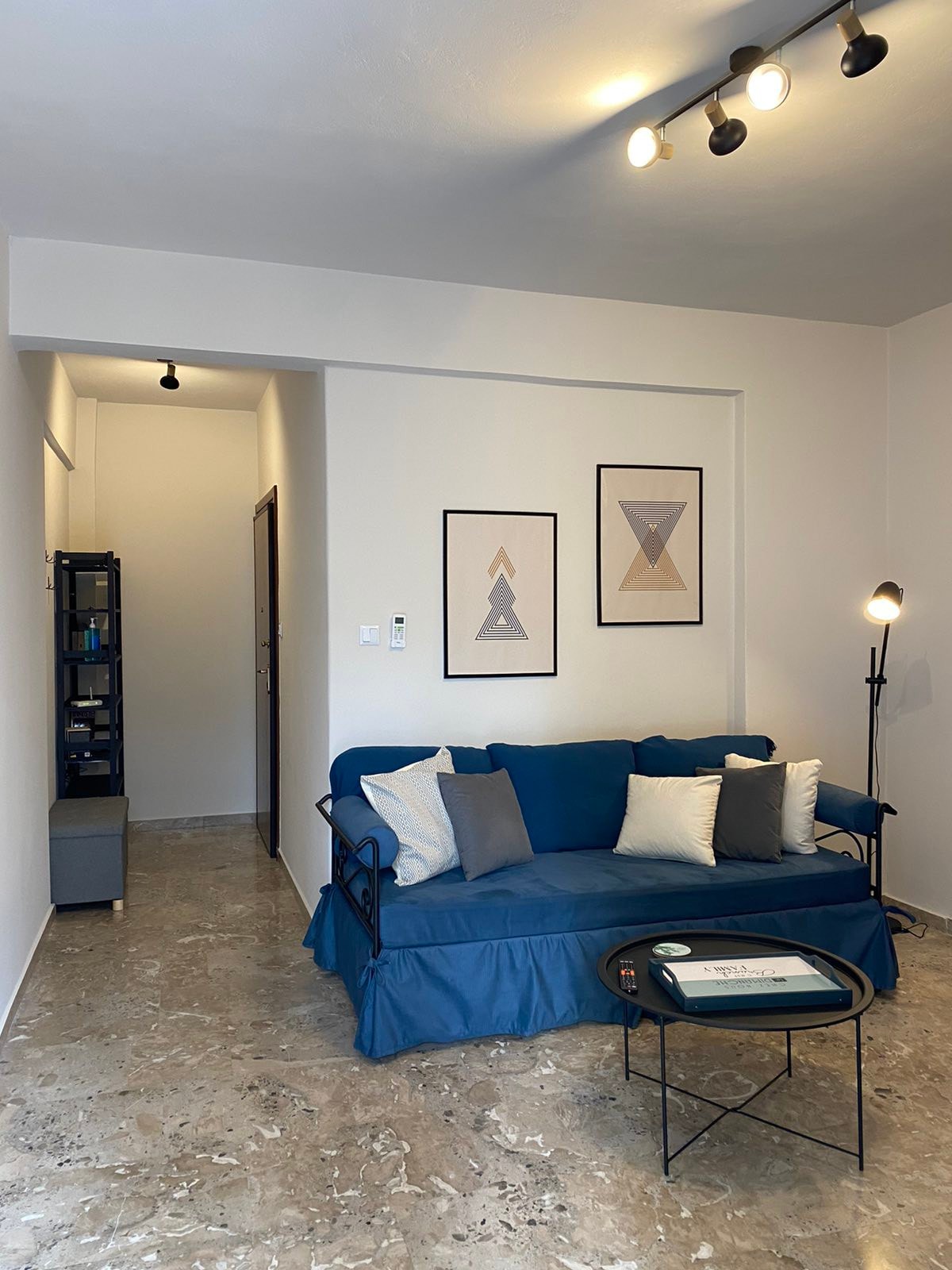 Minimal studio apartment in Alimos