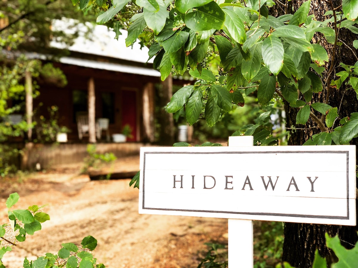 Hideaway Cabin -宁静木质，配备热水浴池