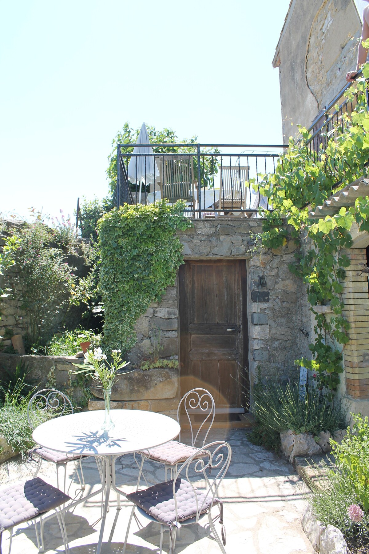 Lovely Country House with Garden