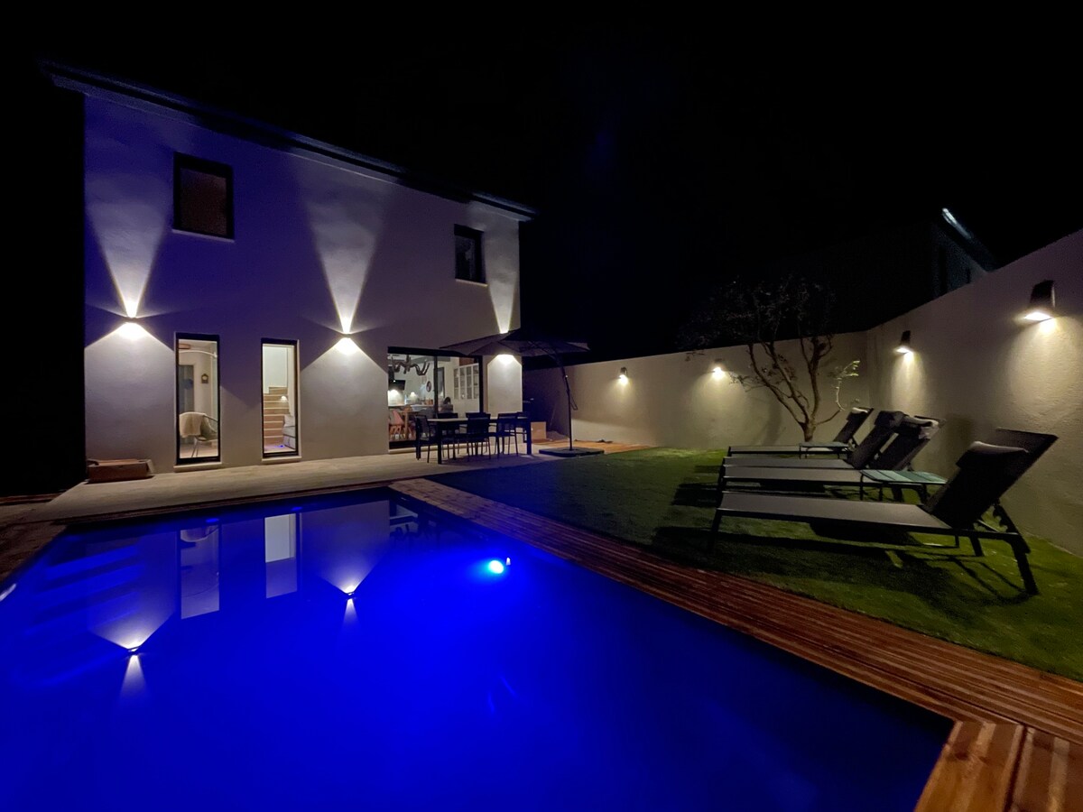 Gîte Chez NELL piscine chauffée au pied du Ventoux