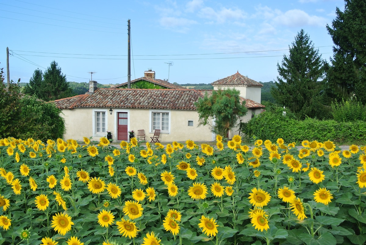 3* Gite for 6 - Private garden - Shared Pool