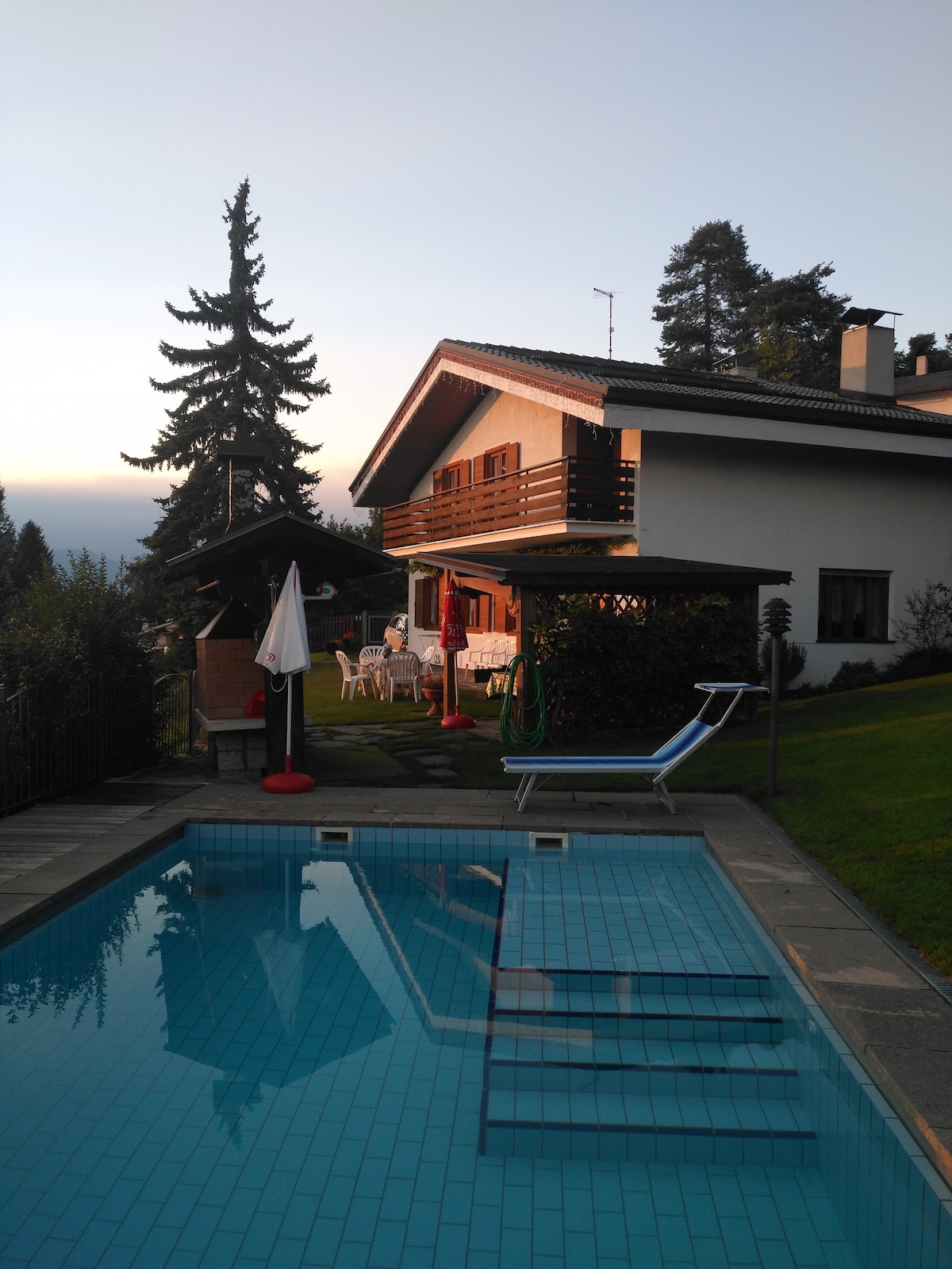 别墅设有私人游泳池、房屋和公寓。