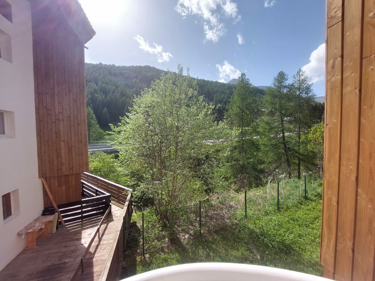 Studio cosy, balcon vue montagnes, parking gratuit