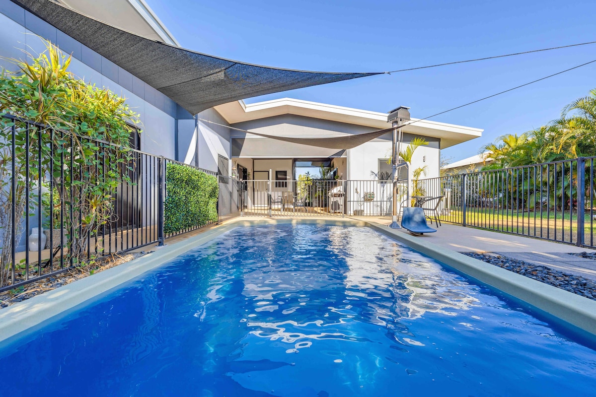 Tropical House with Pool