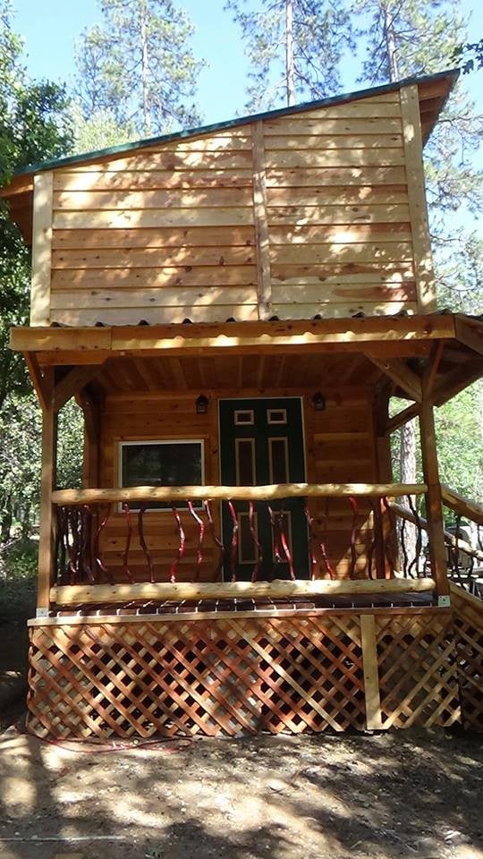 质朴美丽的2层小屋小木屋小木屋