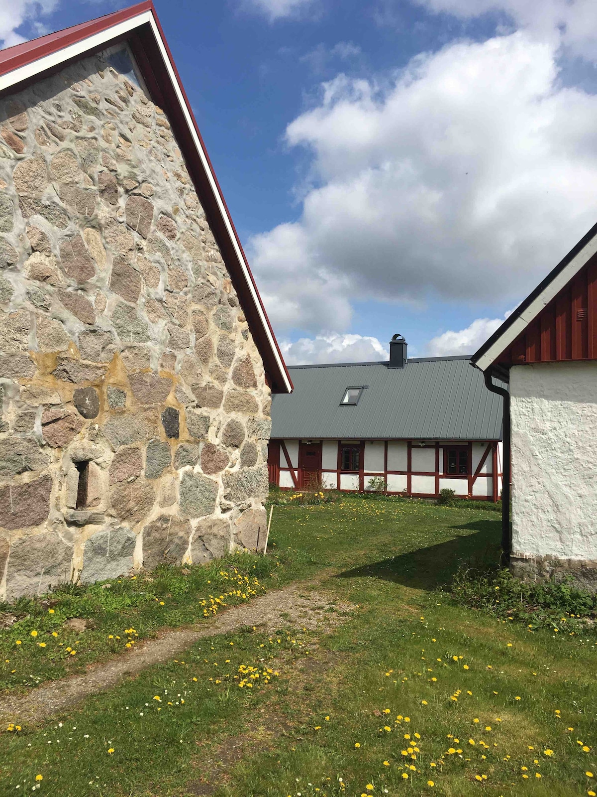 Österlen - Eget  gårdshus  i Skånegård vid Verkaån
