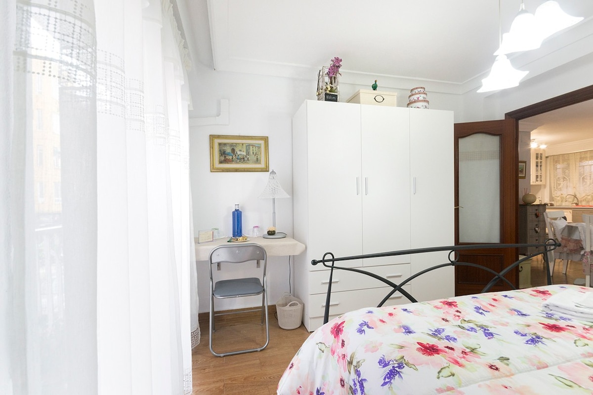 单人卧室12平方米，可供2人入住。