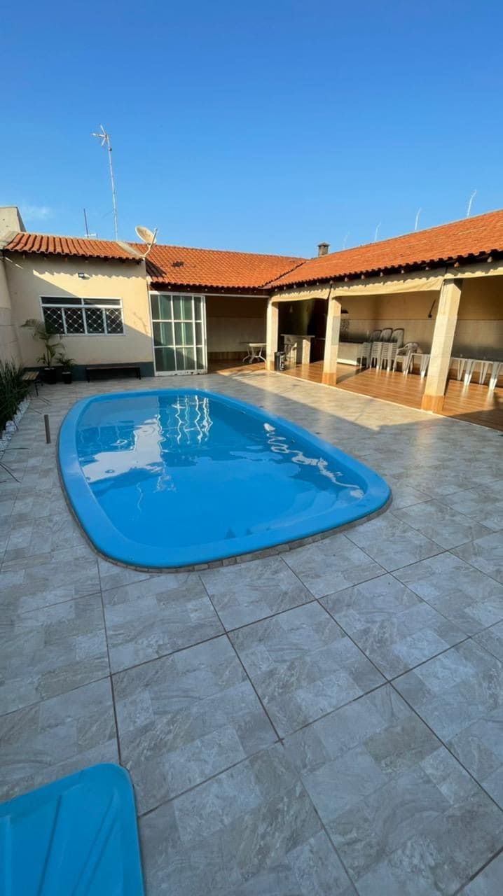 Área de lazer/casa com piscina
