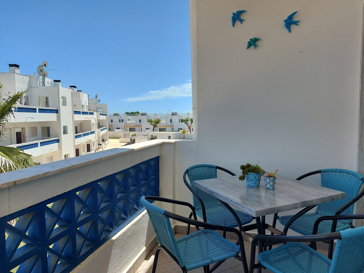 Santa Luzia公寓。位于蓝天和海洋中。