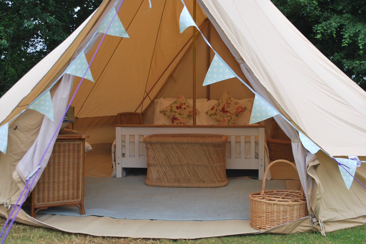 Cotswold Bell Tent with Hamper & Off-Grid Shower