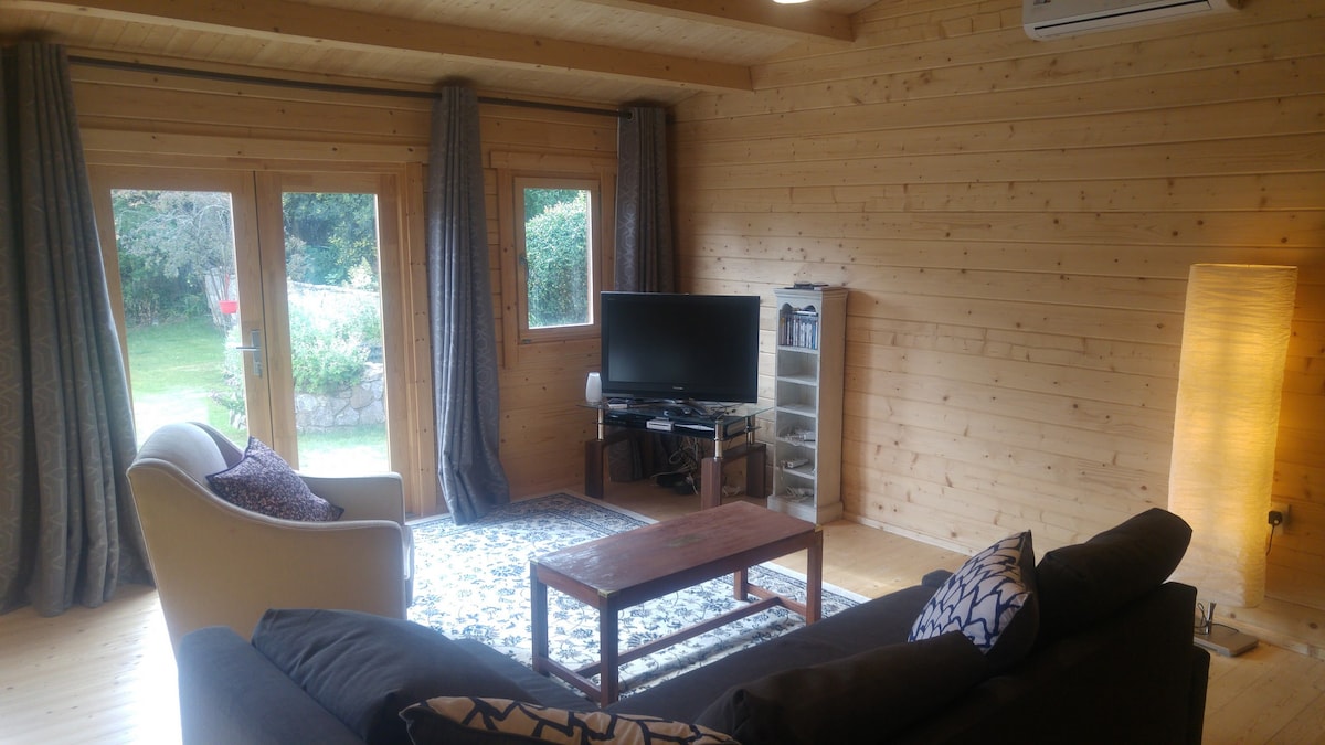 Lockerley Log Cabin Guesthouse