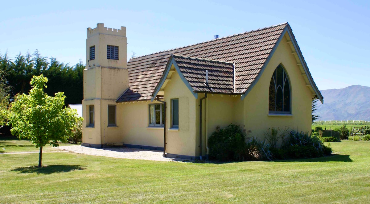 Enchanting Otekaieke Church
 Waitaki Valley