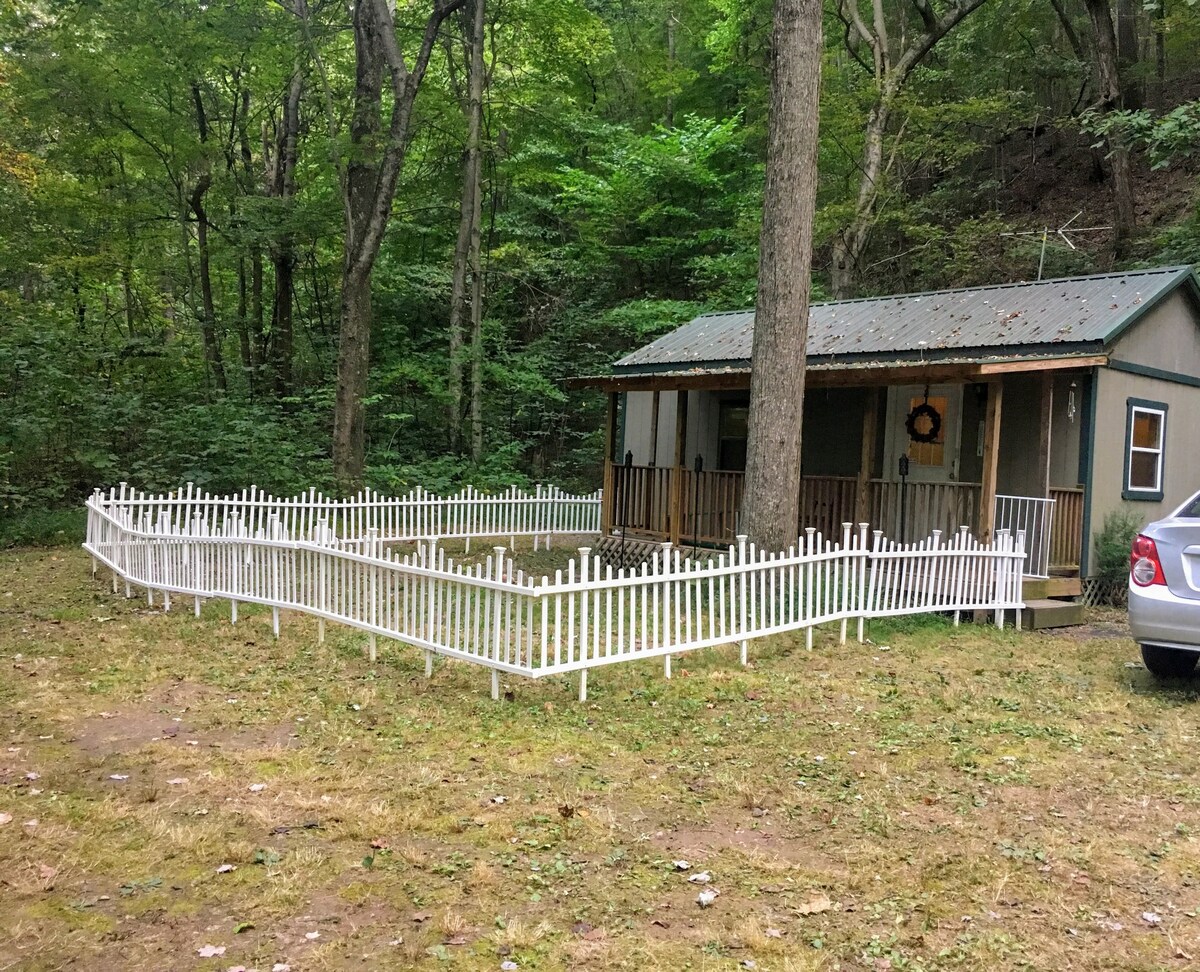 小山小屋， 2间客房276平方英尺+阁楼122平方英尺