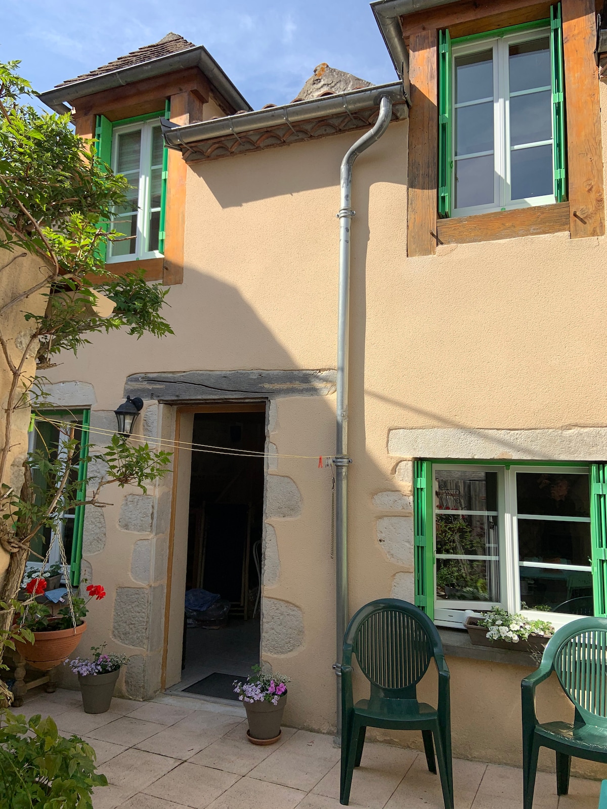 "Le Patio" maison de caractère, bords de Sioule.