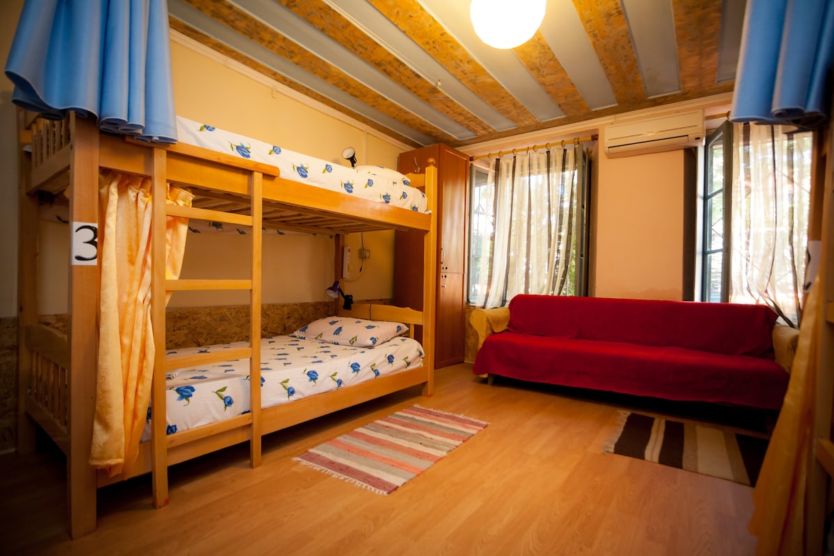 The Wanderers Hostel - Bed in 6 Bed Room共用