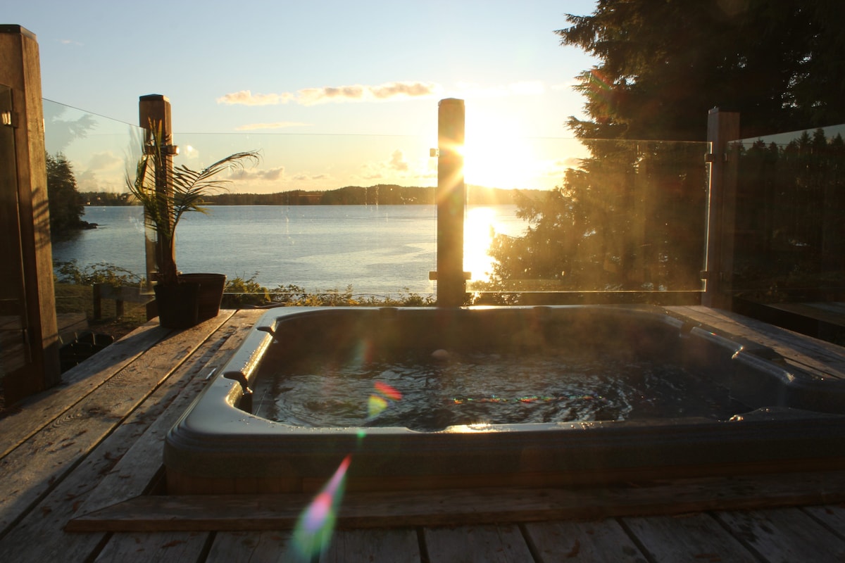 The Homestead Tofino -带热水浴池的海滨