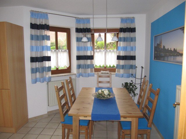 Ferienwohnung-Weigert-Sinzing (Sinzing), Ferienwohnung 1 mit Garten und Terrasse