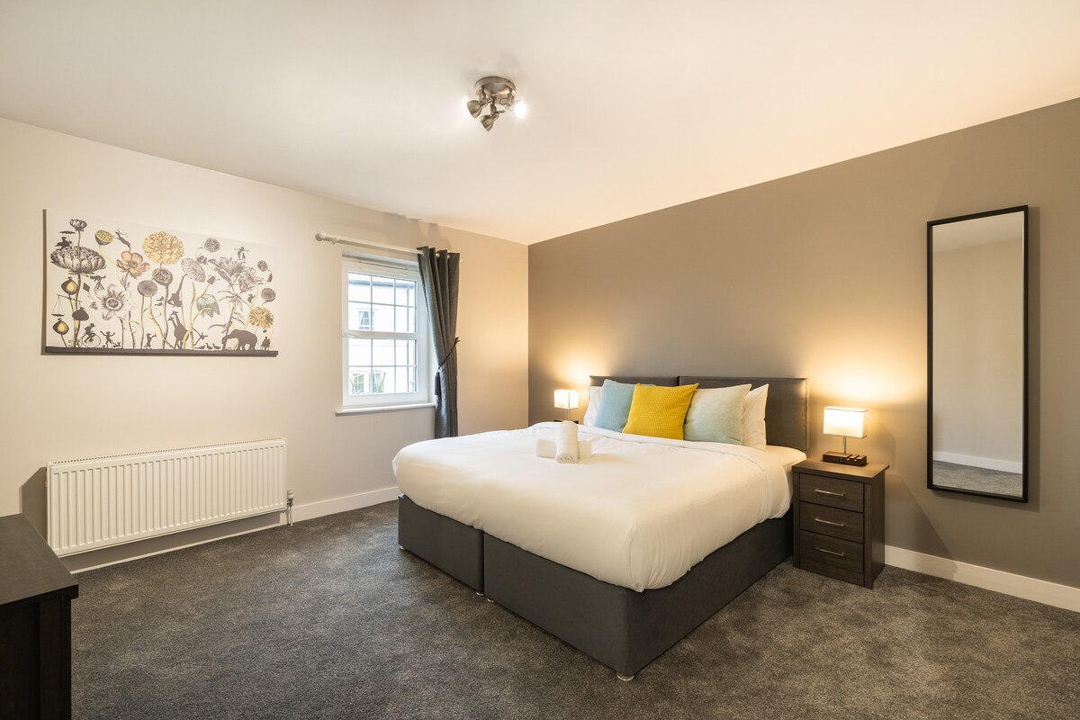 Escape Ordinary at Devenish Manor - 4 bed, modern