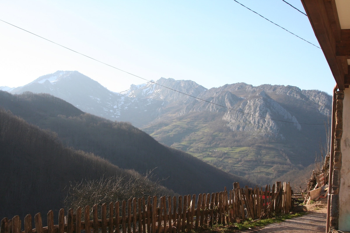 Hostel Les Xendes. Natural Park of Redes