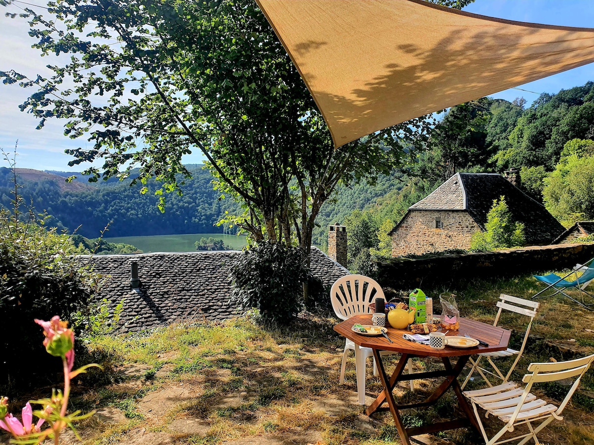 Vue Lac et baignade dans un hameau calme et isolé