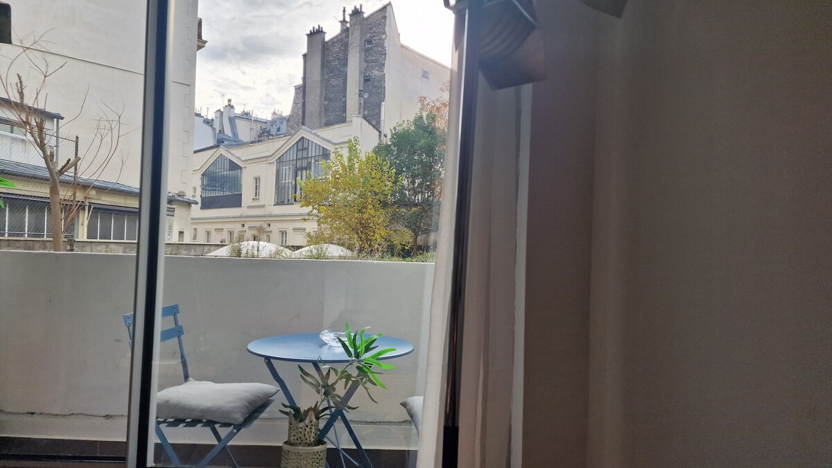 "Mini Terrasse" Paris petit appartement 2 pièces