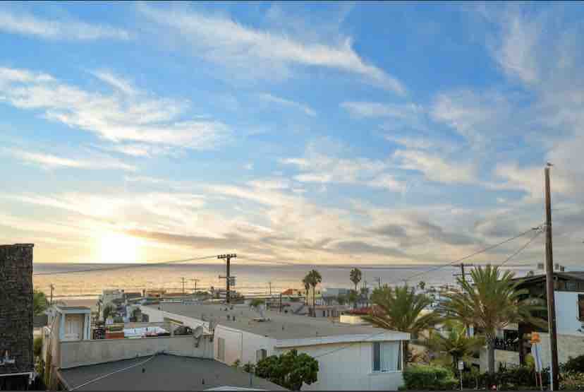 位于赫莫萨海滩（ Hermosa Beach ）中心的壮丽海景