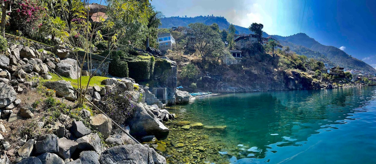 岩石上的湖景