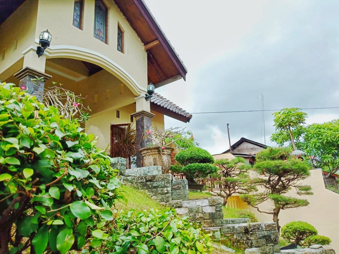 露台别墅：位于城市和传统巴厘岛