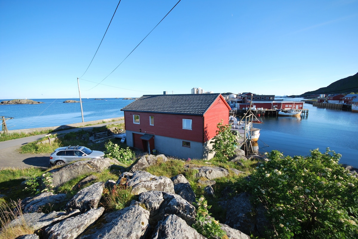 Lofoten Ballstad海景公寓