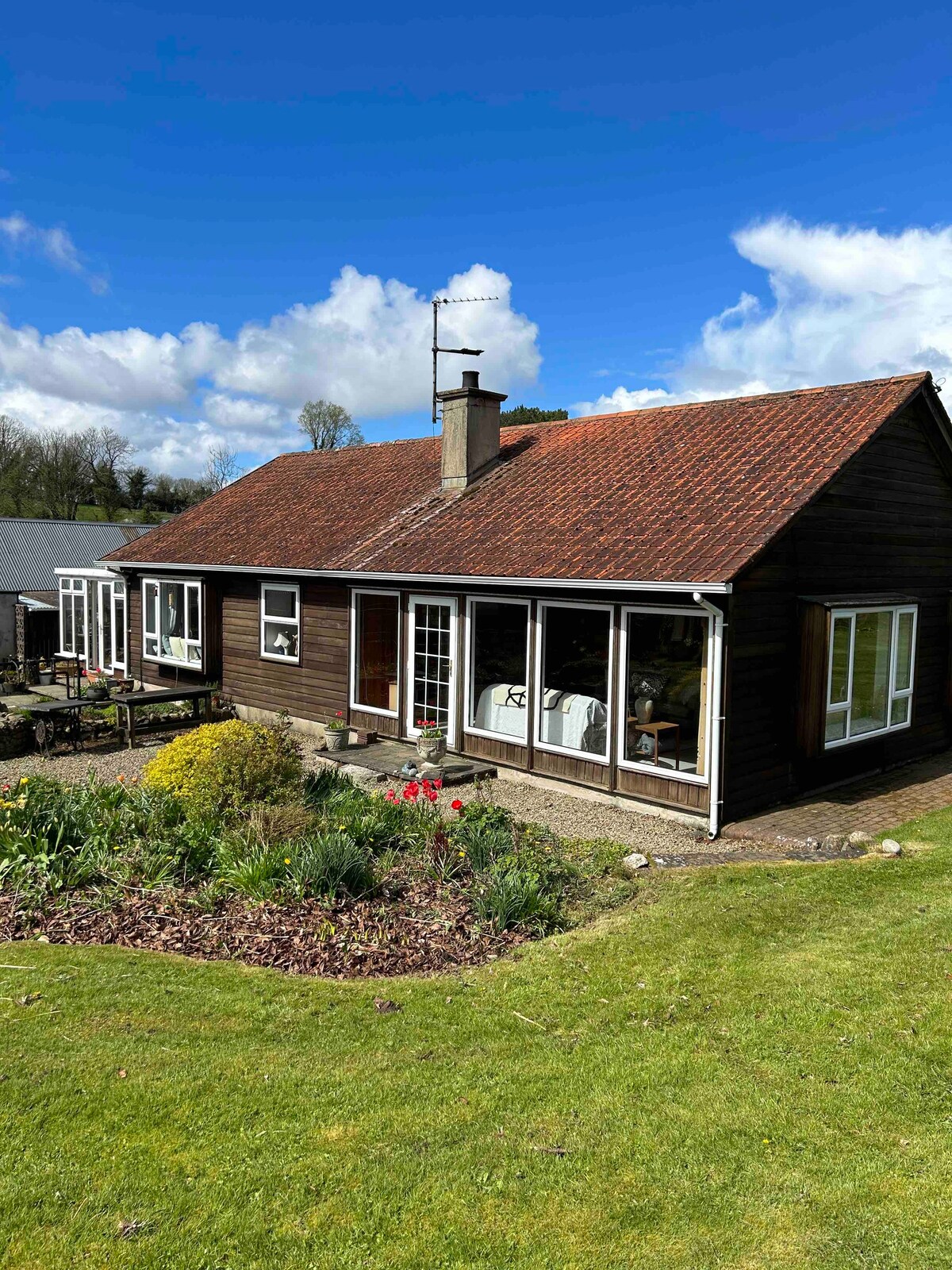 Wooden Cottage with Lake View