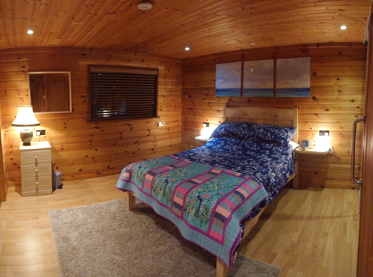 The Cabin是一间僻静、自给自足的小木屋
