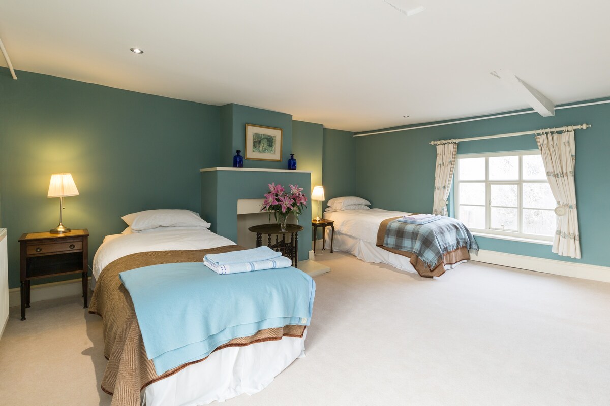 Beautiful twin en-suite room in a farmhouse.