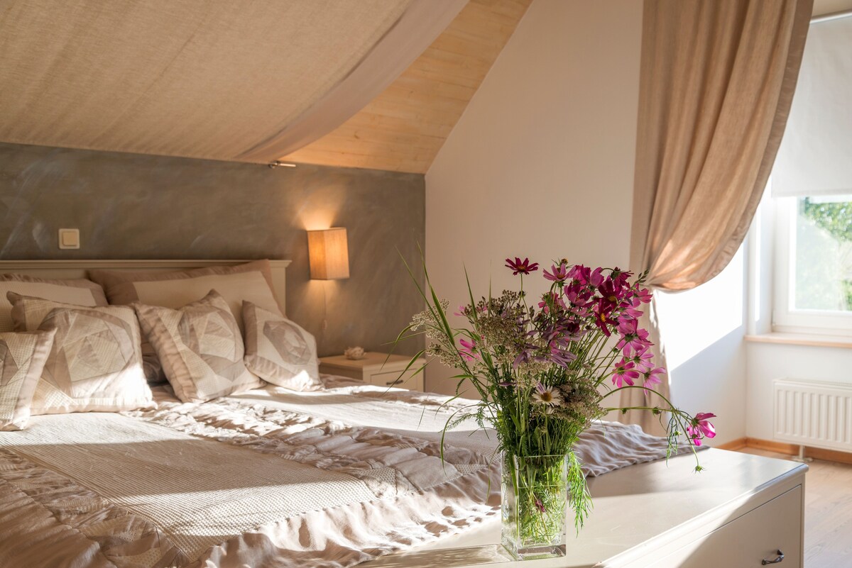 Cosy Seaside Hotel - The Suite of Roses