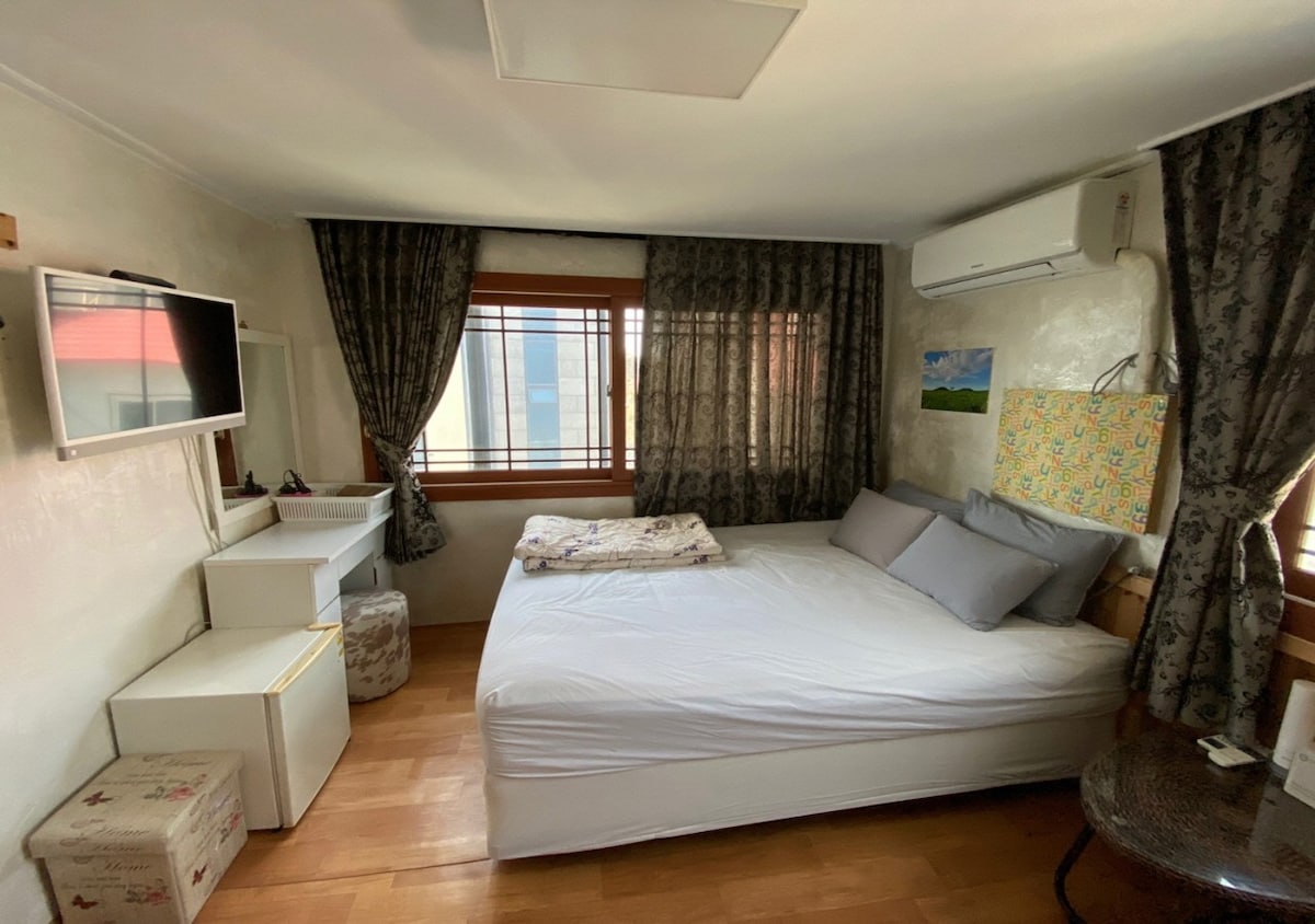 601房间设有屋顶娱乐室，可欣赏到美丽的Seogwipo海滨