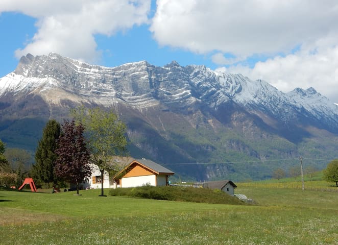 Coise-Saint-Jean-Pied-Gauthier的民宿