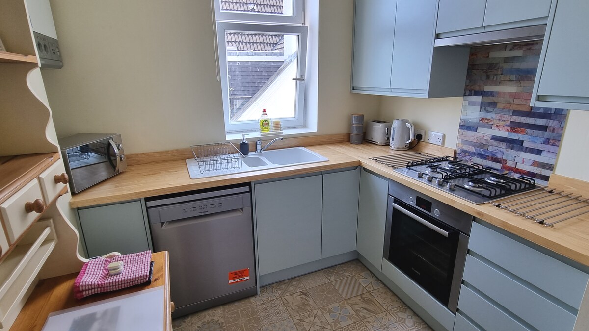 Southsea Escape - Coastal Apartment (2x dbl rooms)