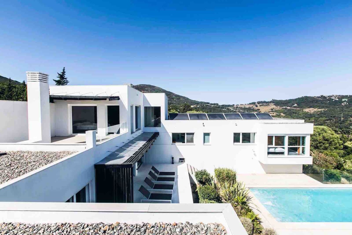 Villa de diseño en Tarifa con vistas la estrecho