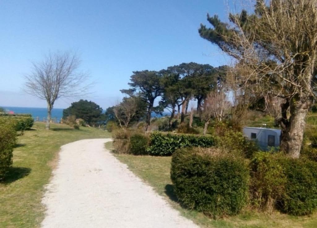 Tente 6 places petit camping calme près des plages