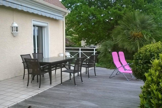 Maison avec piscine vue Pyrénées près de Pau