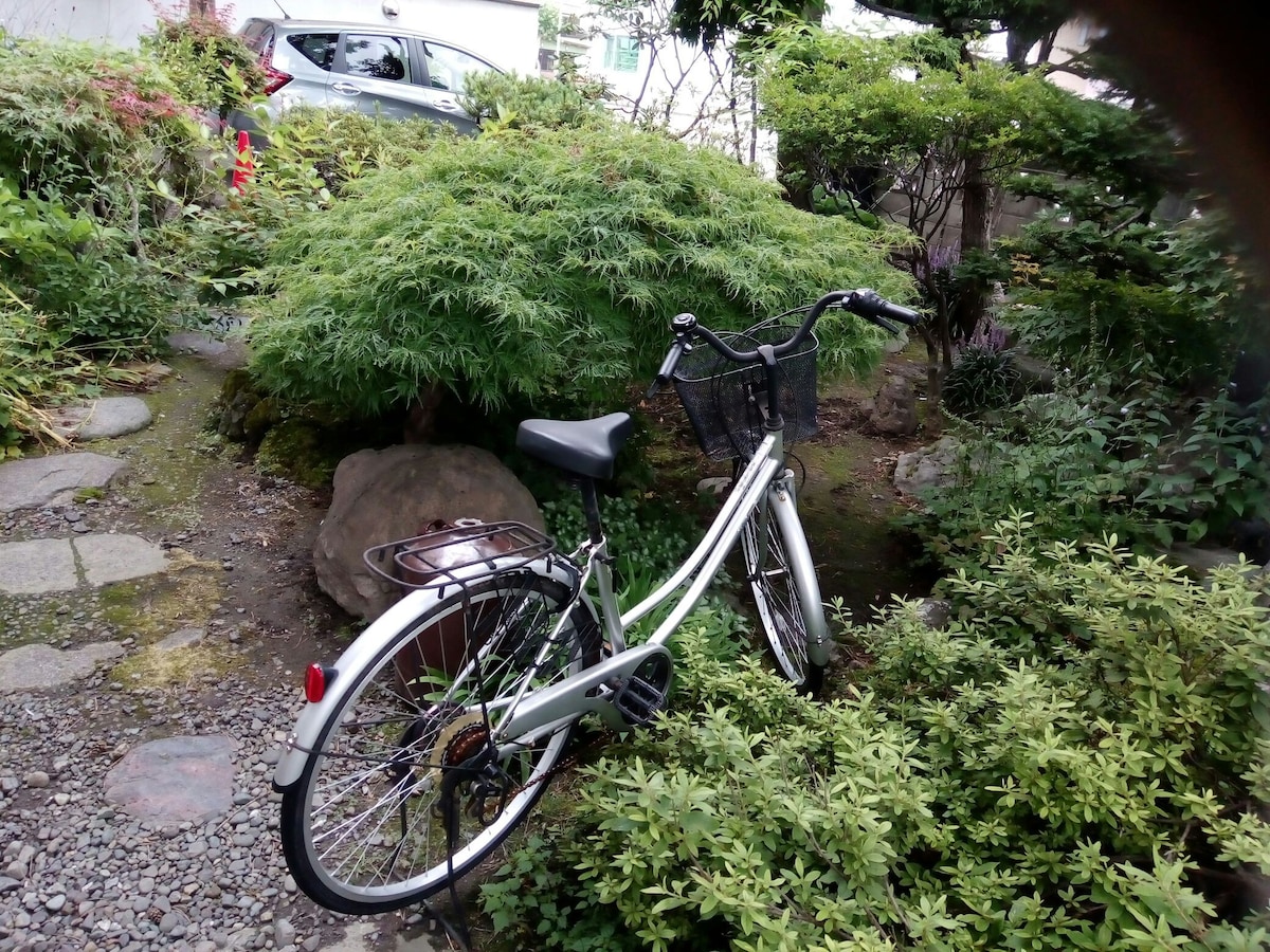Ryokan Yamazui单人房，富良野站800米。   免费自行车租赁、停车场和无线网络