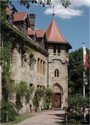 艾森纳赫（ Eisenach ）附近新哥特式城堡的大型公寓