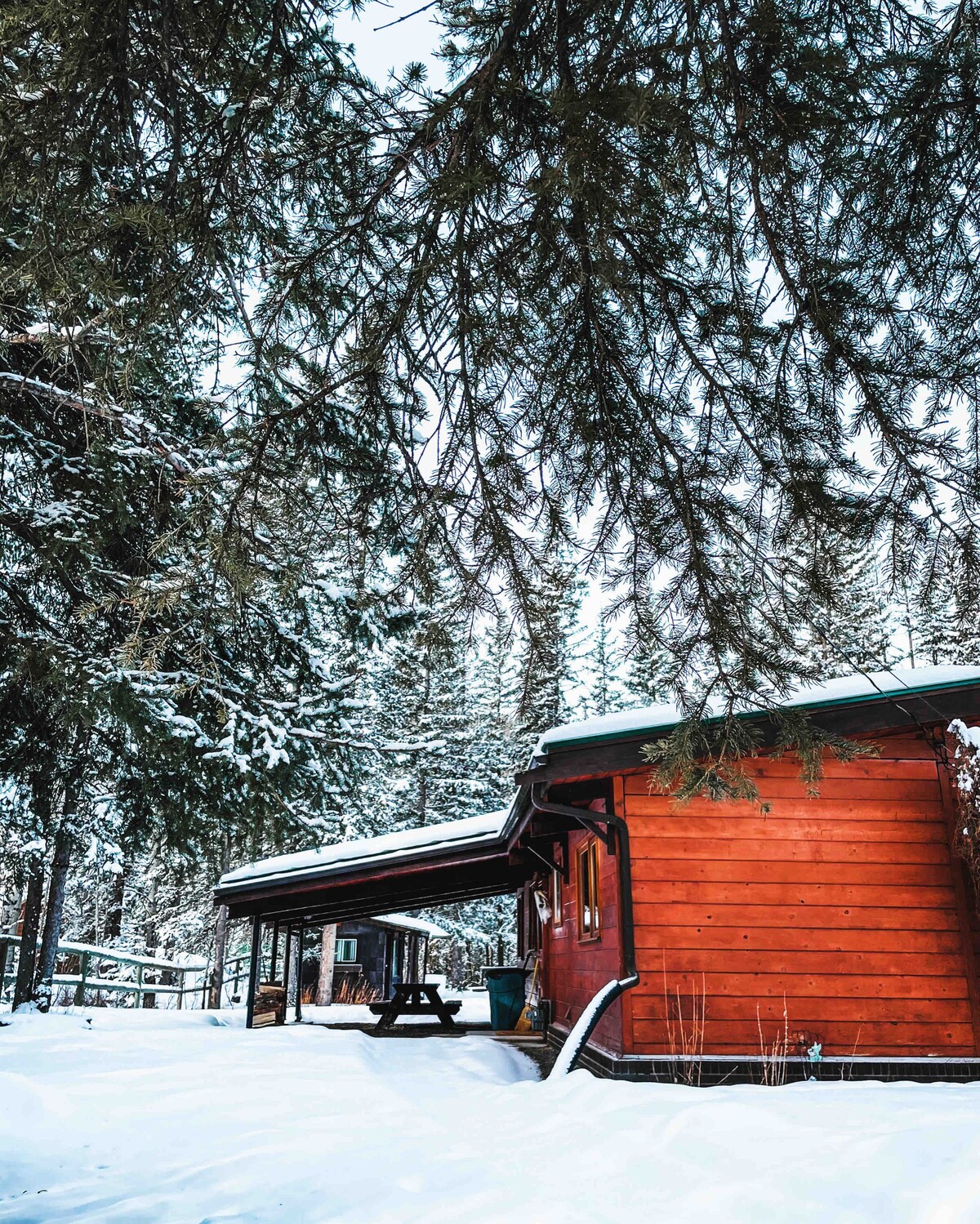 Riverside Bragg Creek Cabin