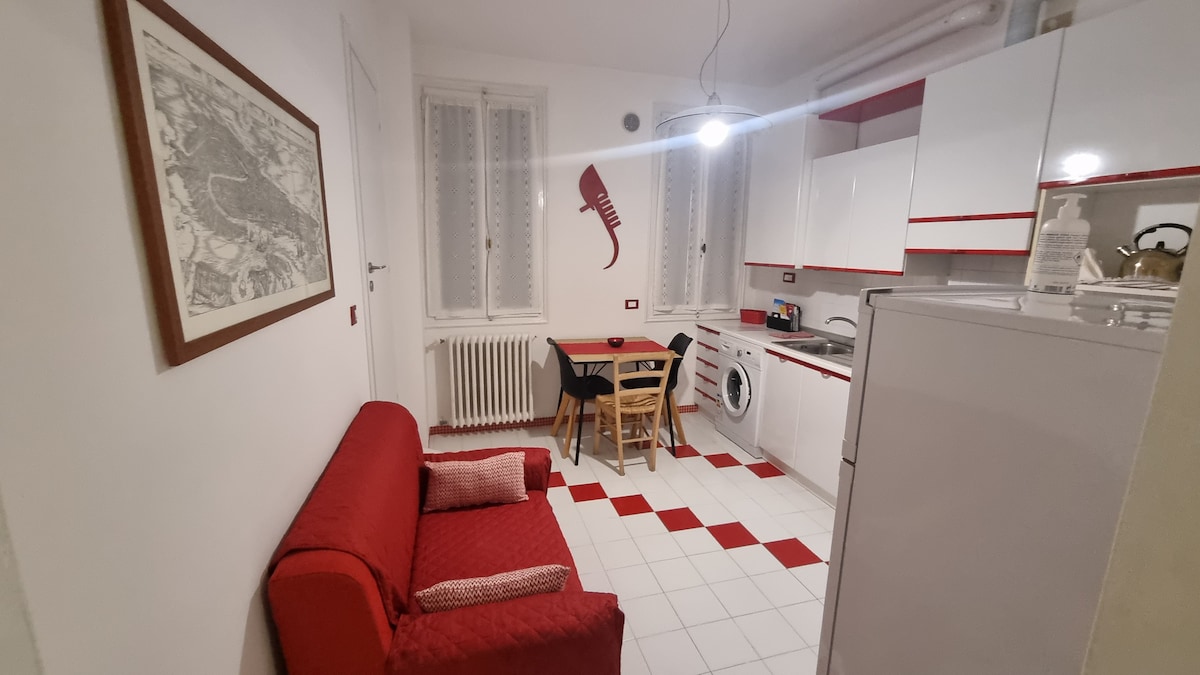 红色天鹅绒：位于威尼斯市中心的公寓