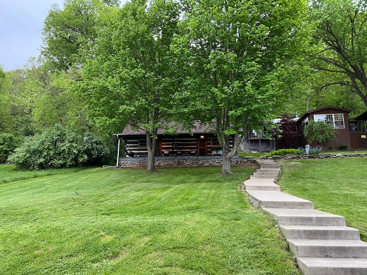 Rustic Cabin on the Ohio River, Newly Remodeled.